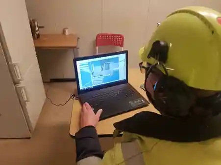 construction worker using Sketchup