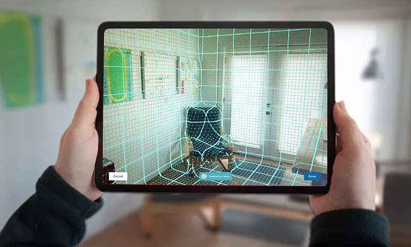 SketchUp Go user on iPad SketchUp Go user on iPad